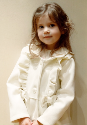 Cappotto Elegante con Fiocchi e Basco Coordinato